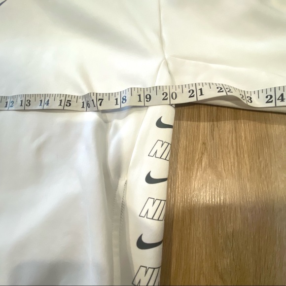 Nike Unisex White Swoosh Hoodie Size Small - Picture 9 of 10